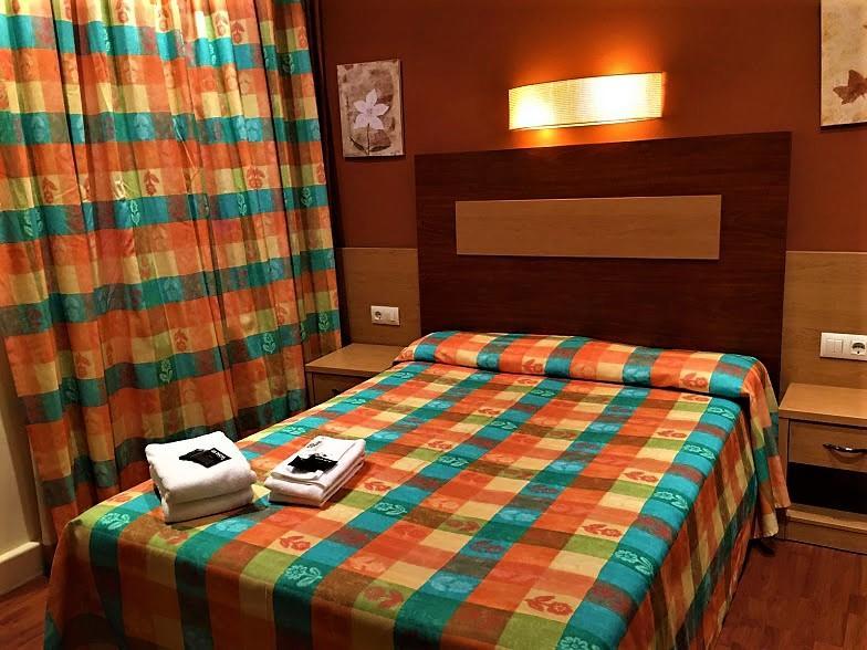 Hotel La Fonda Dels Pirineus Maçanet de Cabrenys Екстериор снимка