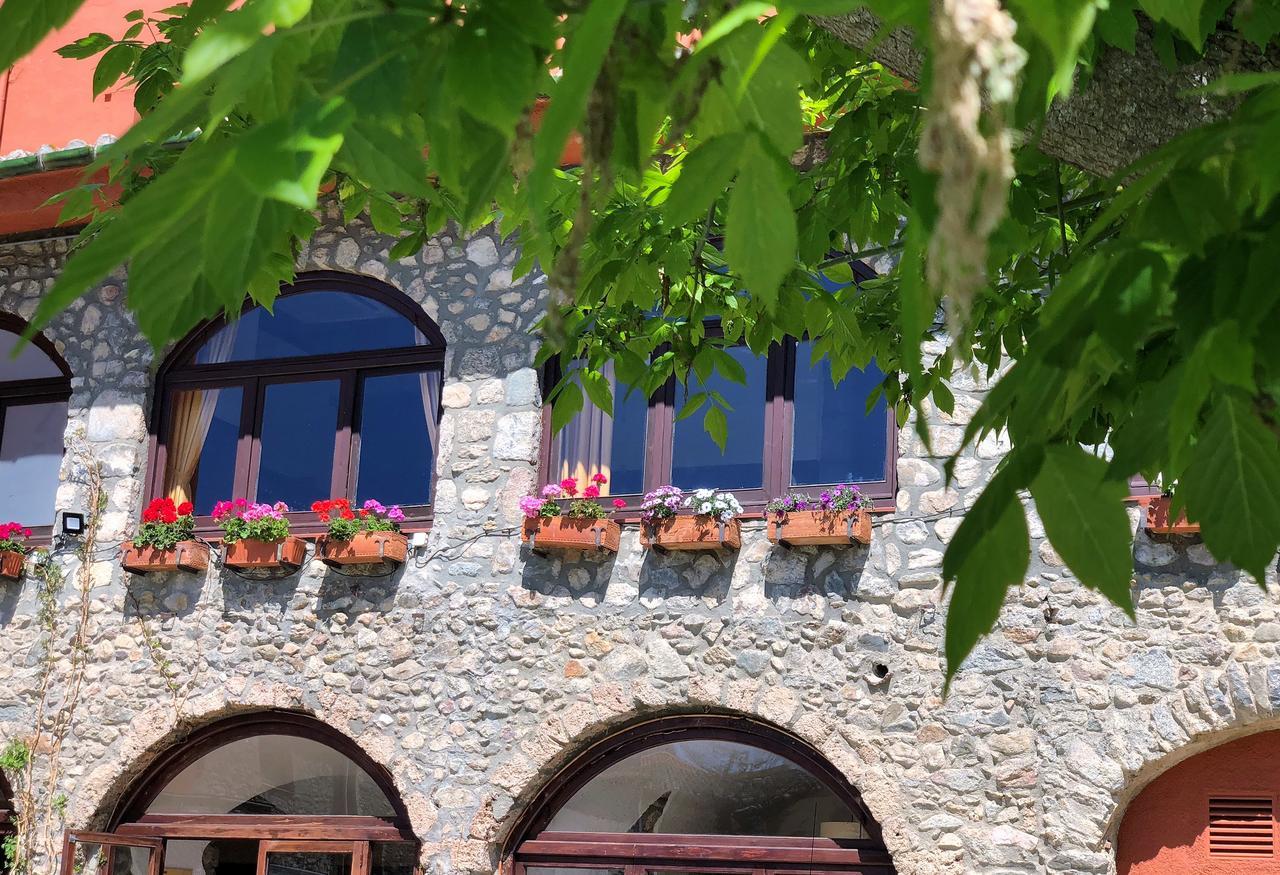 Hotel La Fonda Dels Pirineus Maçanet de Cabrenys Екстериор снимка